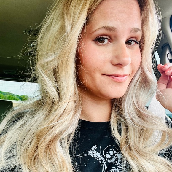 Meet your Posher, Kristi - Picture 1 of 4